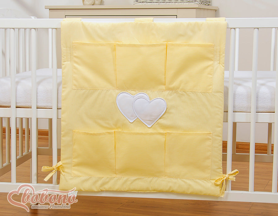 Spjälsängsorganisatör - förvaring på byrå - 6 fack, tvättbar bomull, hängande hjärtan, gulrandig