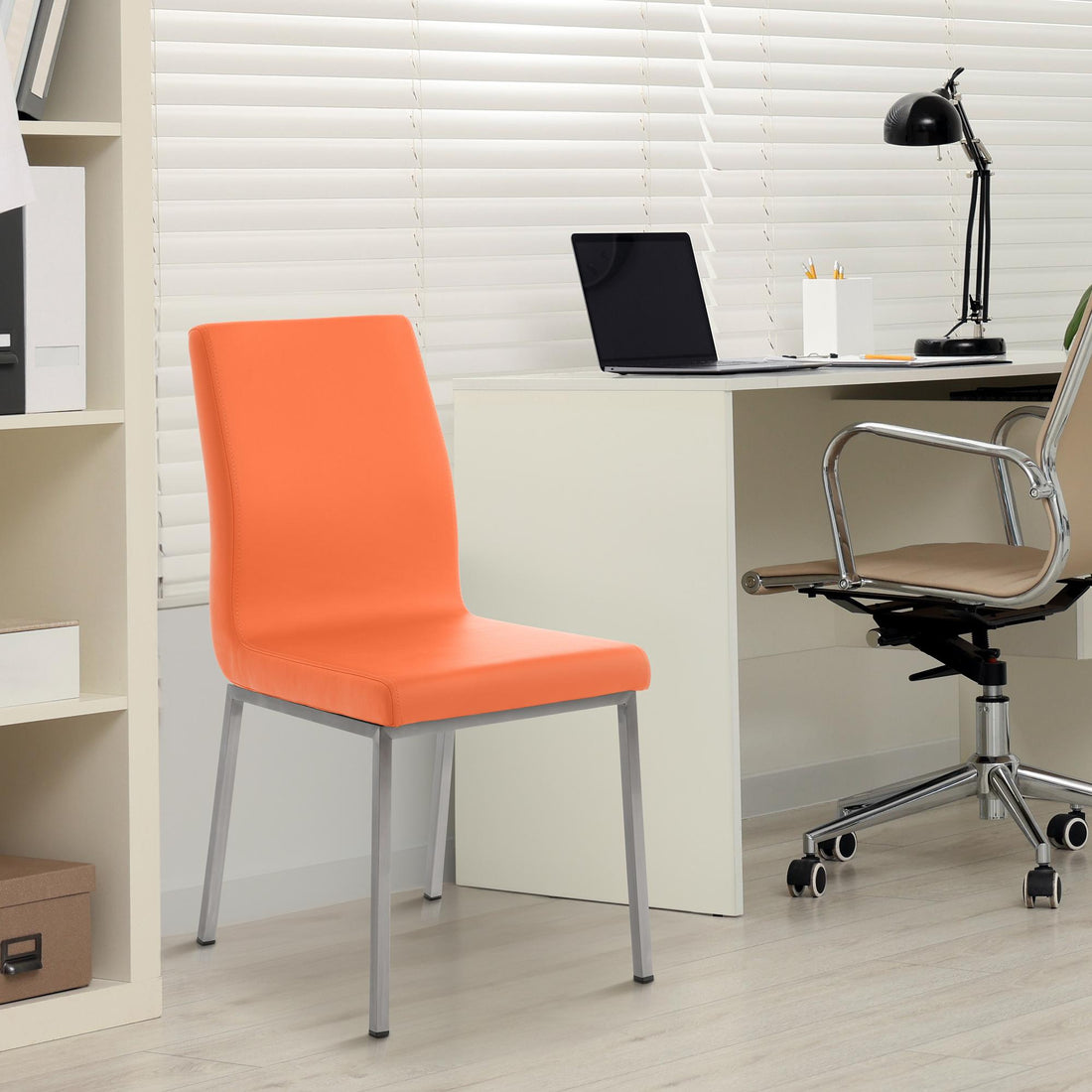 Eetkamerstoel - Designstoel - Hoog zitcomfort, Kunstleer & RVS Poten Kleur oranje