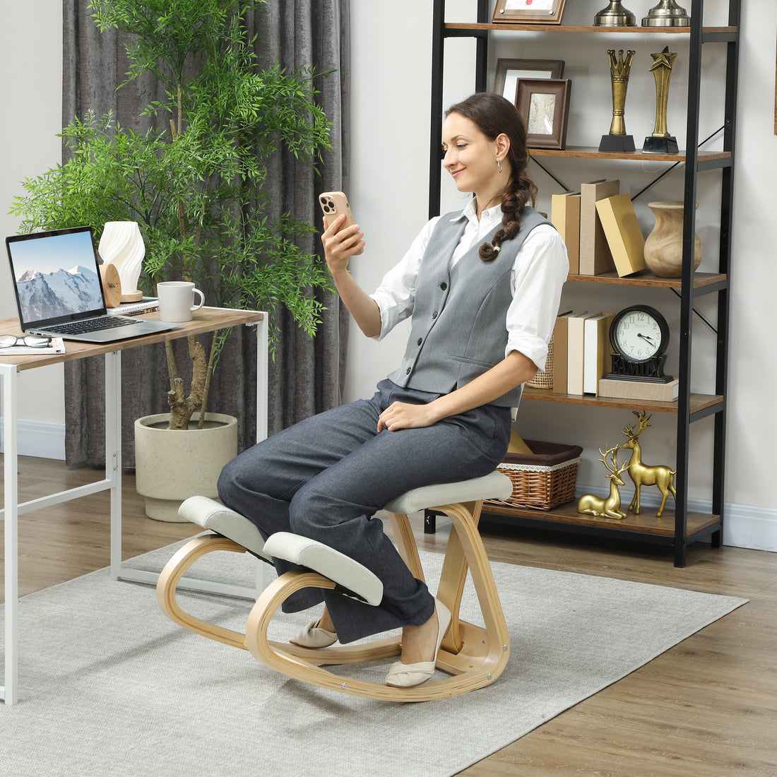 Ergonomischer Kniestuhl für Büro und Meditation | Farbe: Cremeweiß | Maße: 51x84x93 cm