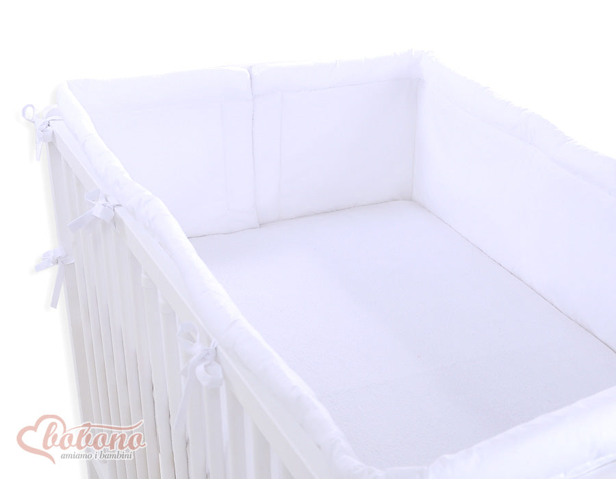 Universele XXL bumper babybed - bedomranding - ademend, anti-allergisch, met kroonborduring