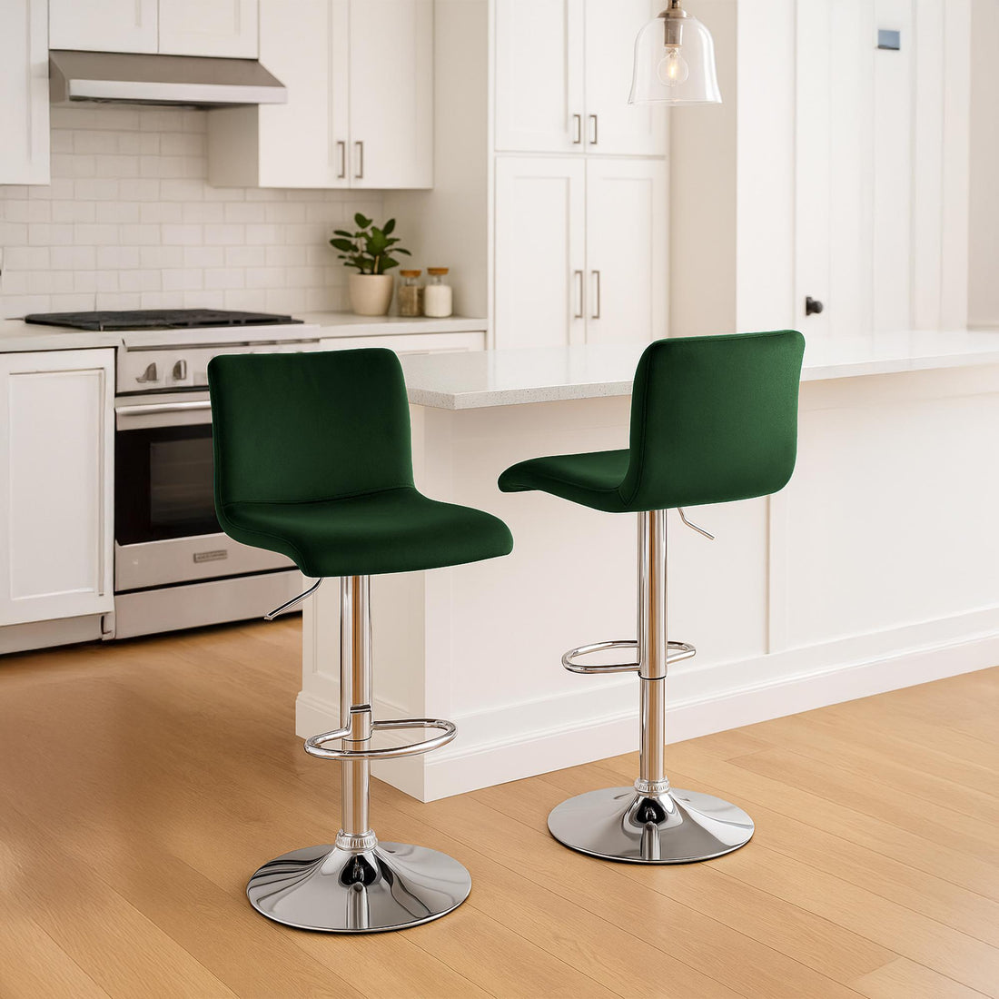 Moderne Fluwelen Barkruk - Luxe Design - Traploos Verstelbaar & 360° Draaibaar Kleur groen
