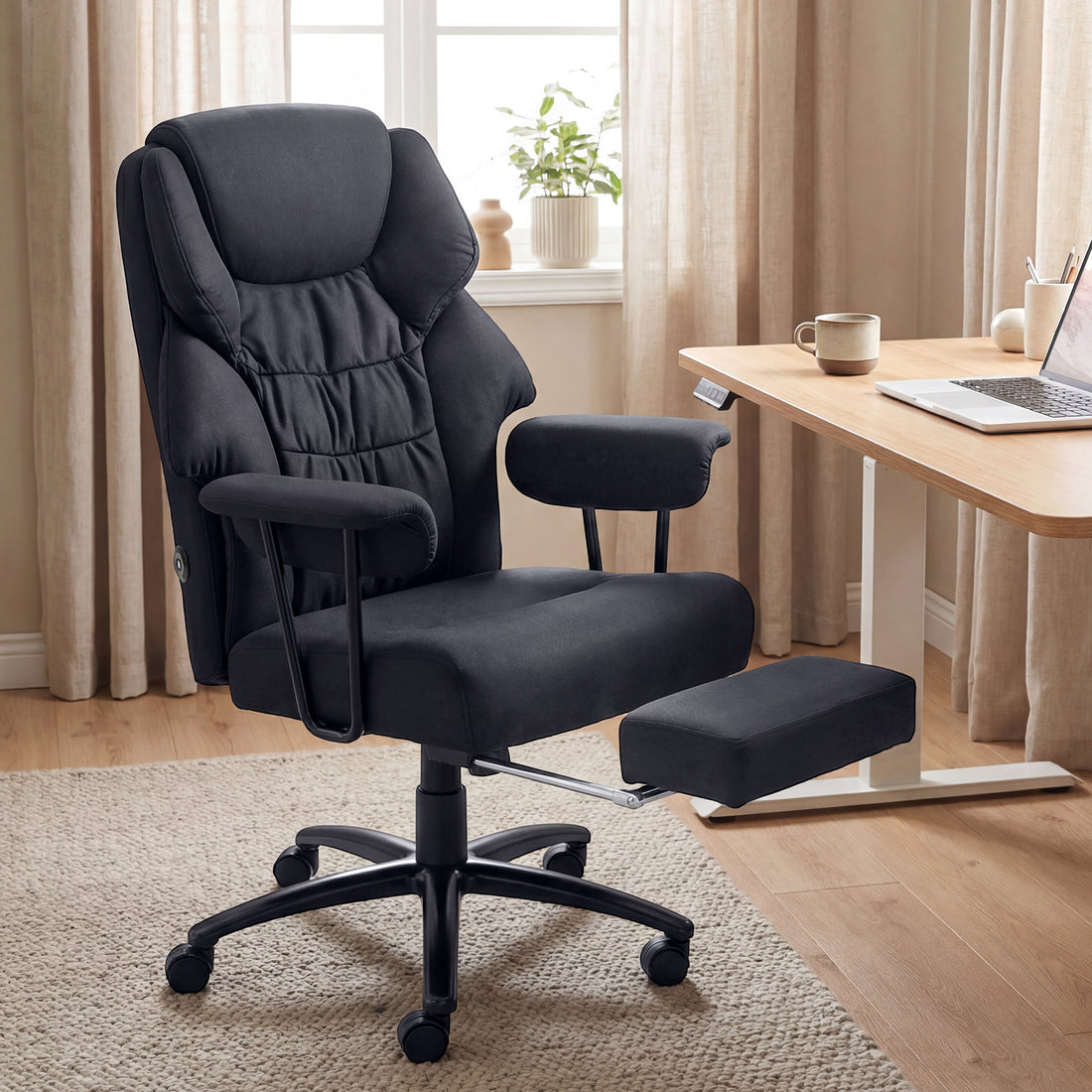 Massagestol för kontoret med fotstöd och högt ryggstöd | Färg: Svart | Mått: 77x72x122,5 cm