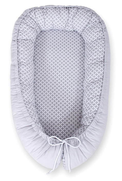 Baby nestje, cocoon, groeit mee met je baby – Oeko-Tex katoen – BOBONO – Grijs Roset