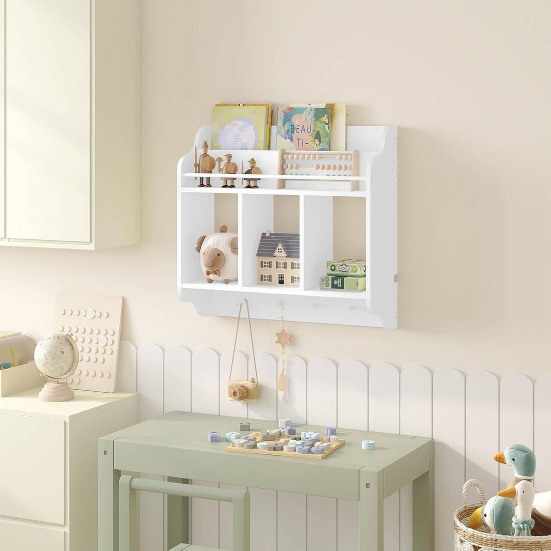 Kinderbücherregal mit 1 oberen Fach, 3 offenen Fächern und 4 Haken | Weiß | 60x20x57 cm
