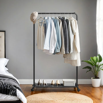 Kledingrek met wielen, metalen kledingstang en legplank | Zwart | 92,5x40,5x158 cm