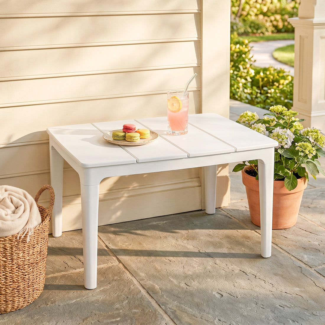 Sidobord i plast för trädgård och balkong | Färg: Gräddvit | Mått: 53x70x39 cm