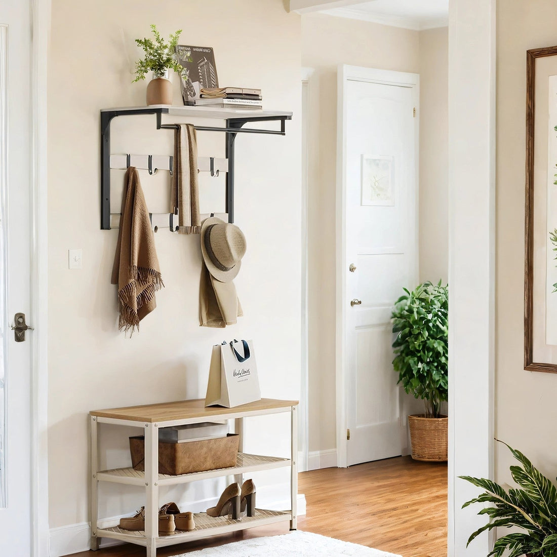 Vägghylla med hyllplan och 10 löstagbara krokar – platsbesparande – 30 x 65 x 42 cm