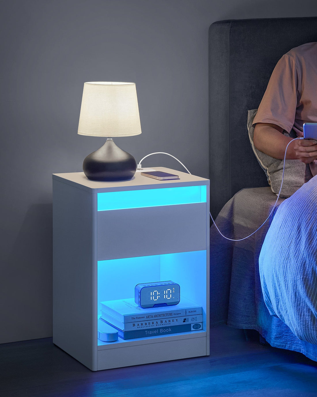 Nattduksbord med eluttag - MDF-spånskiva - 35x40x55 cm - Vit