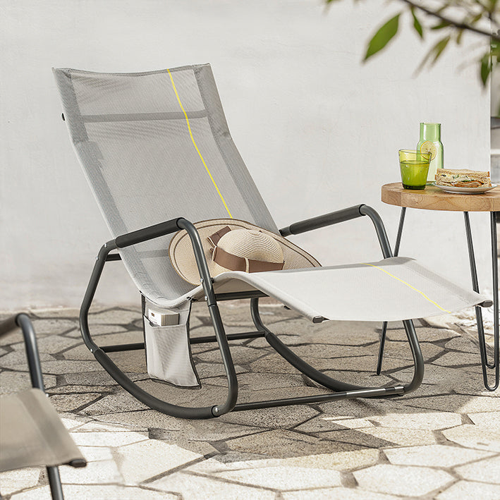 Garden Rocking Lounger - Ligstoel - Tuinstoel - Ergonomisch ontwerp - Synthetische vezelstof - Opbergvak - Ondersteunt tot 120 kg - 145 cm x 84 cm x 57 cm