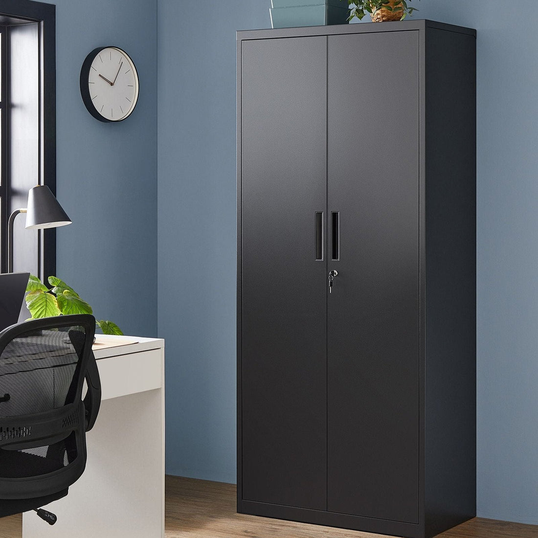 Svart förvaringsskåp i metall - pulverlackerat stål - 40 x 80 x 180 cm - 40,5 kg - 25 kg per hyllplan