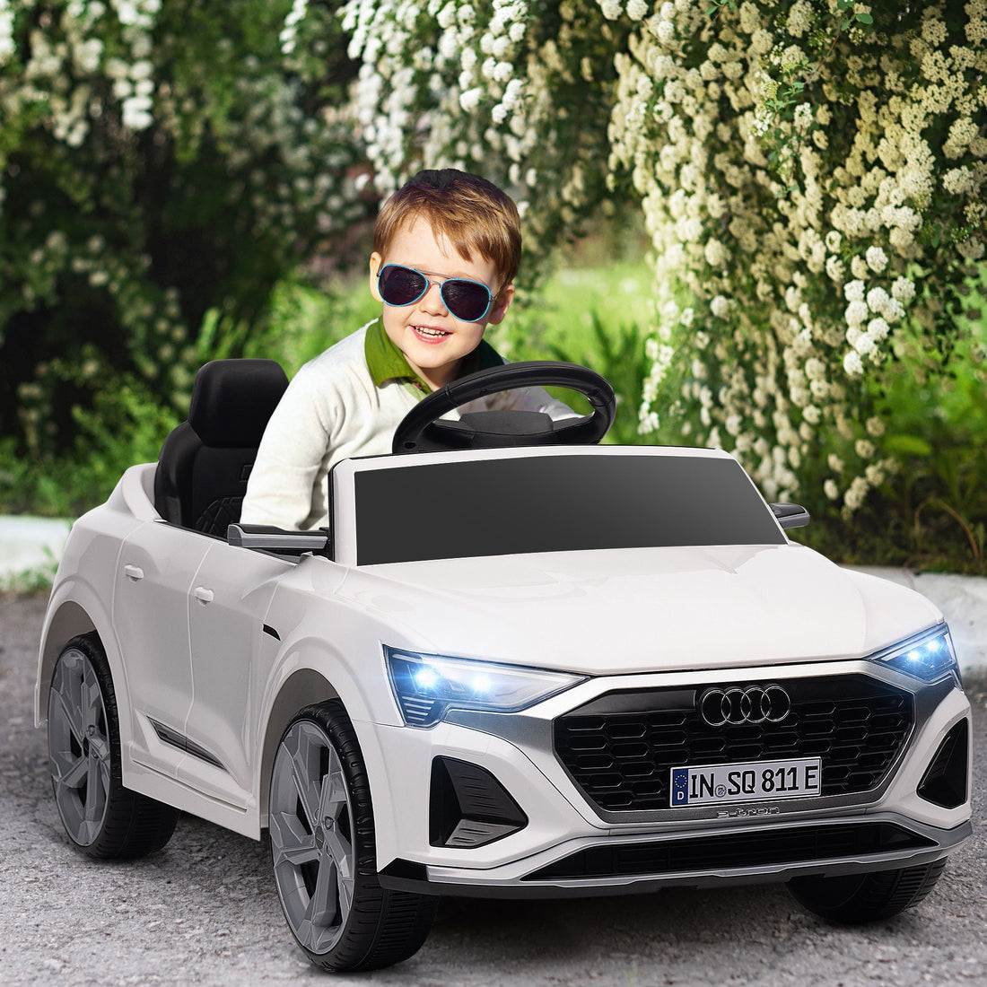 12V Audi Q8 E-Tron Sportback Kinderauto | Farbe: Weiß und Schwarz | Abmessungen: 49,5x98x43 cm