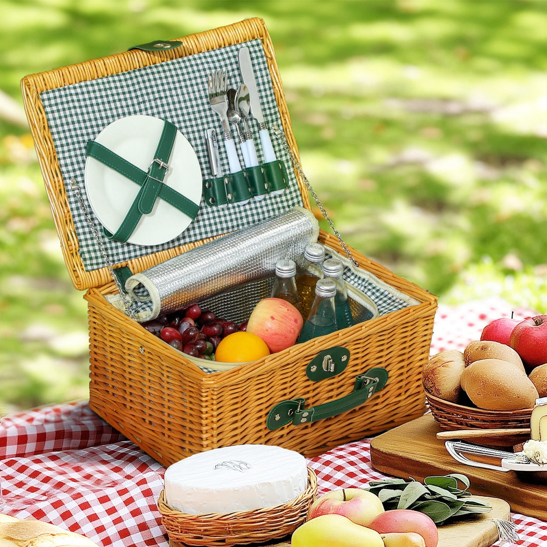 Picknickkorg för 2 personer med kylfack och porslin | Färg: Brun | Mått: 30x40x20 cm