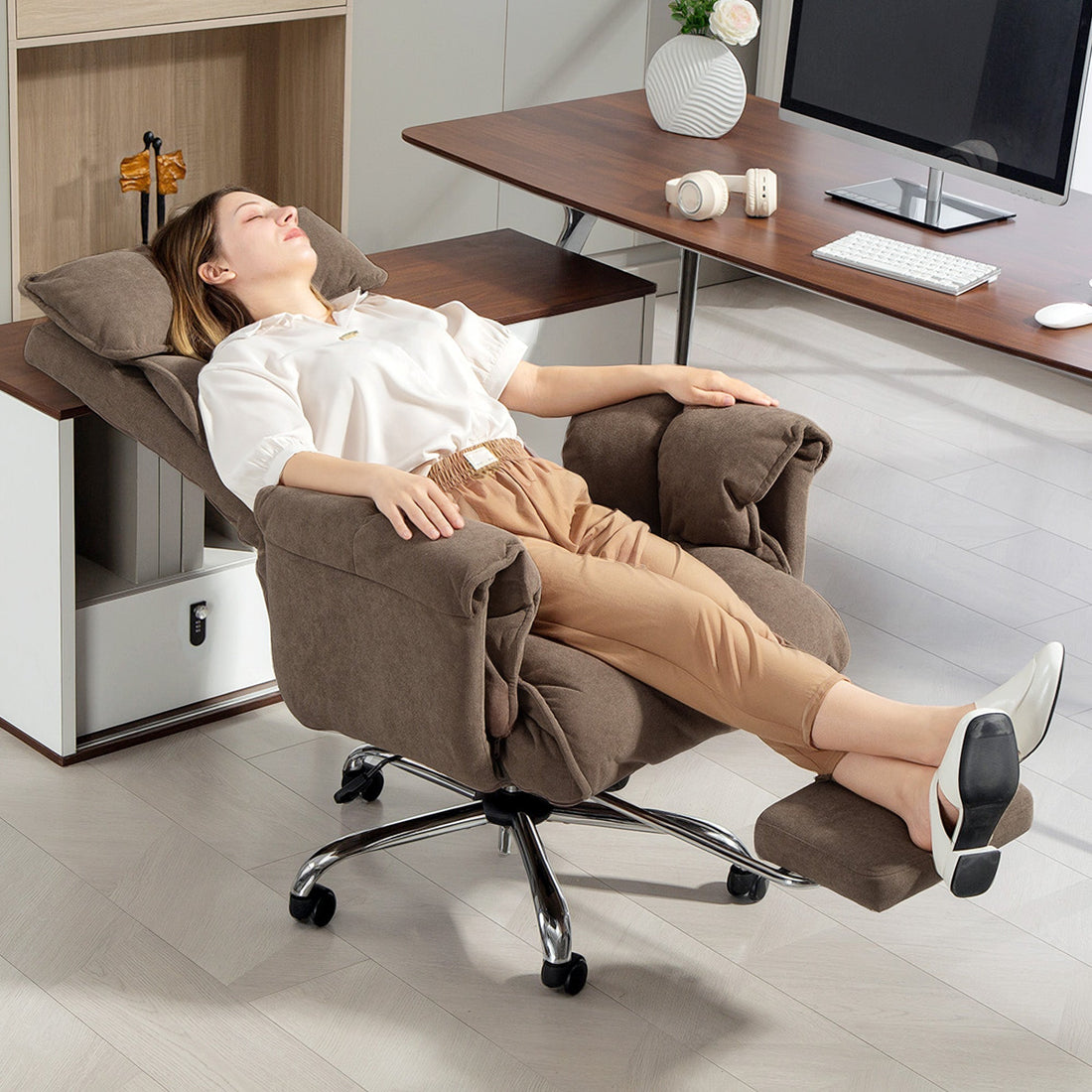 Ergonomische bureaustoel met kantelbare rugleuning | Kleur: Bruin | Afmetingen: 80x80x106-140 cm