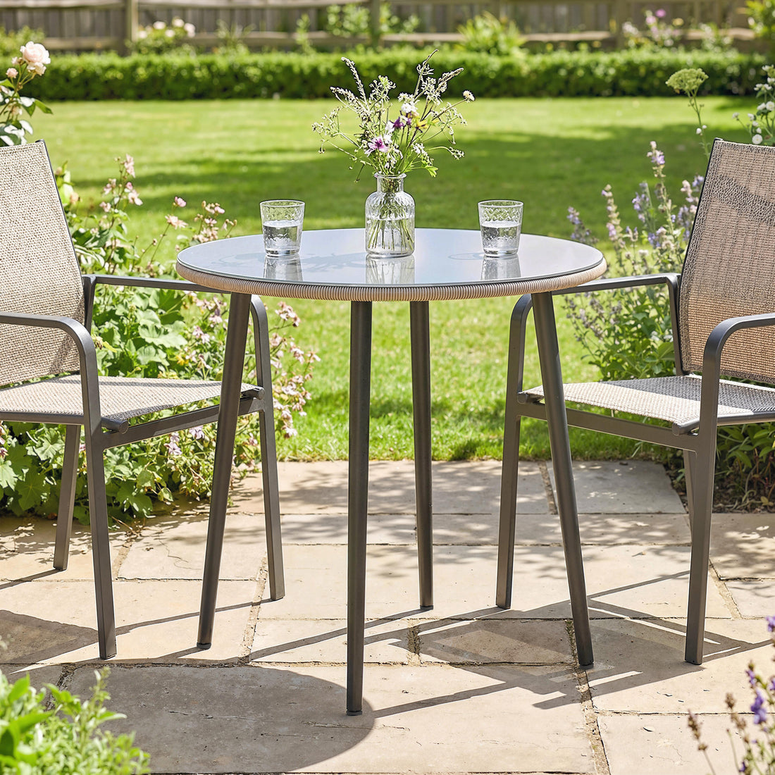 Gartentafel met glazen blad en staalframe | Kleur: Grijs | Afmetingen: 80x80x74 cm