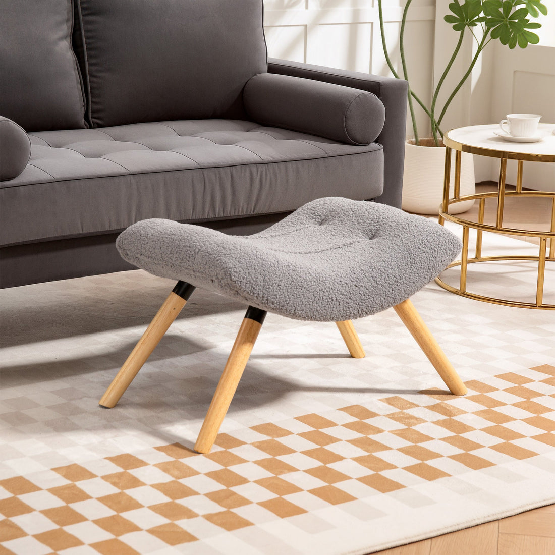 Fotpall med fleeceklädsel och träben | Färg: Grå | Mått: 45x67x38 cm