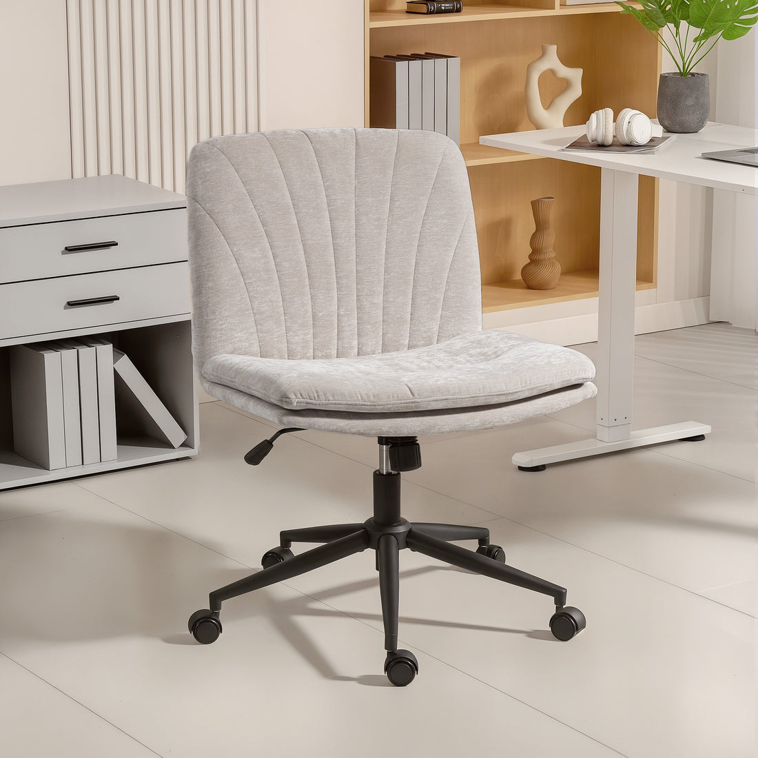 Bürostuhl mit Wippfunktion und breiter Sitzfläche | Farbe: Beige | Maße: 62x67x83–93 cm