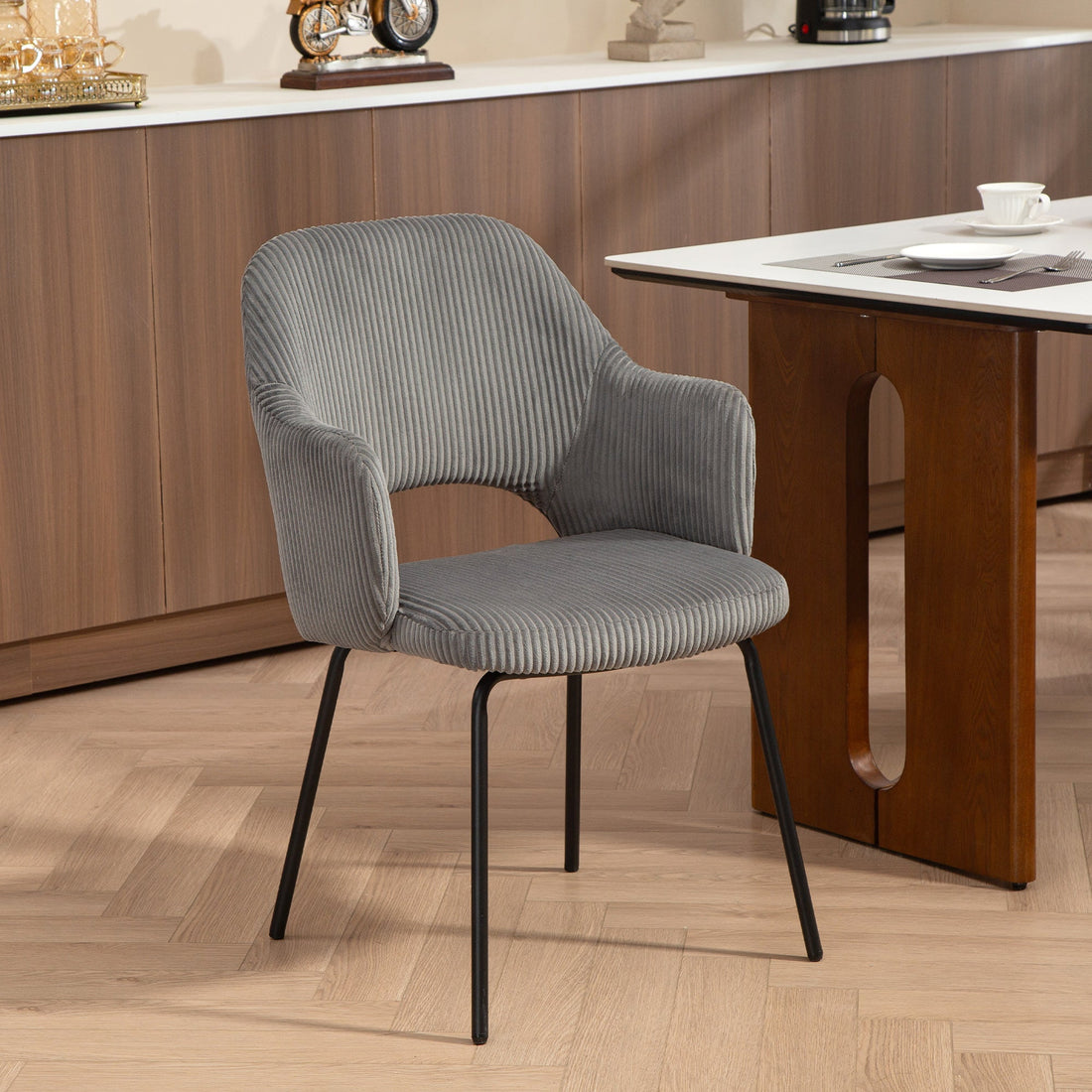 Grijze corduroy eetkamerstoel met metalen poten | Kleur: Grijs | Afmetingen: 57x62.5x85.5 cm