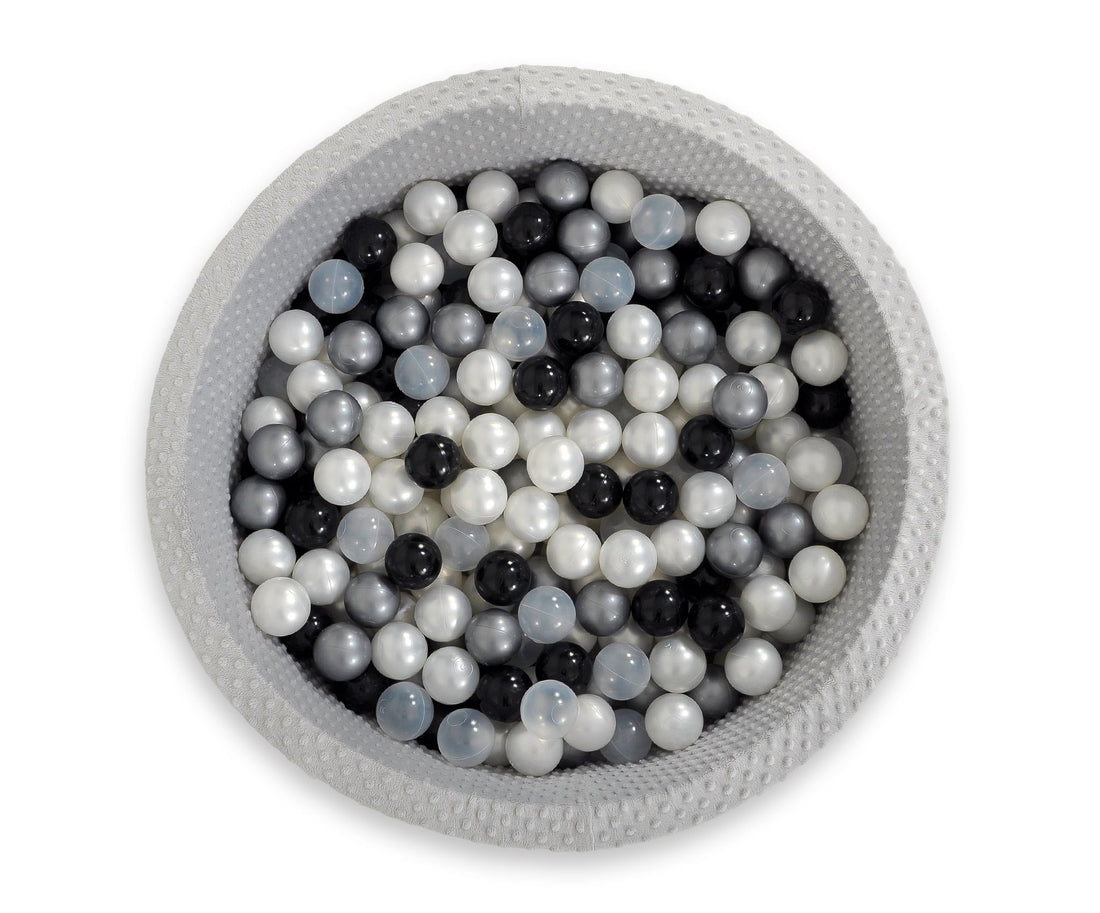 Set med 50 plastbollar - lekbollar - säkra och flexibla för torra pooler