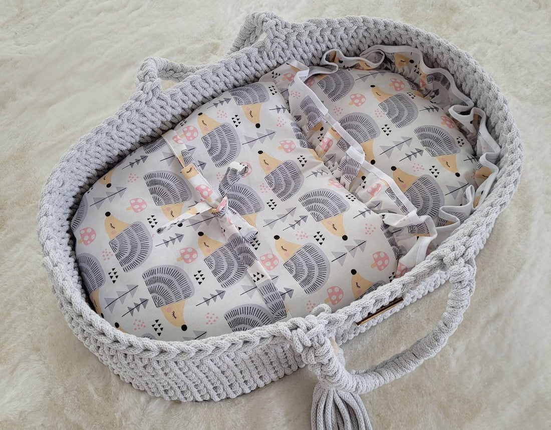 Babypop inbakerdoek – poppendeken – grijs egelmotief, handgemaakt & hypoallergeen katoen