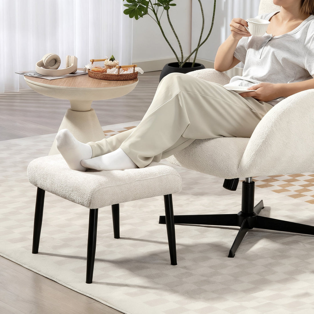 Witte voetenbank - Chenille kruk met stalen poten | Kleur: Wit | Afmetingen: 41x45x38 cm