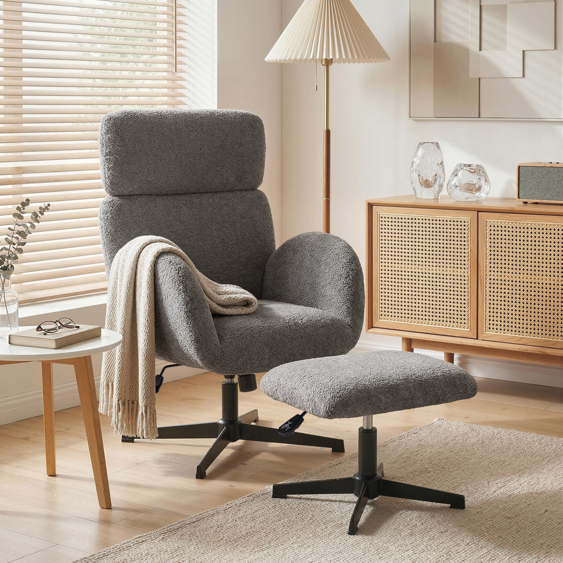 Drehsessel mit Hocker, Kopfstütze verstellbar | Farbe: Grau | Abmessungen: 71x70x108 cm