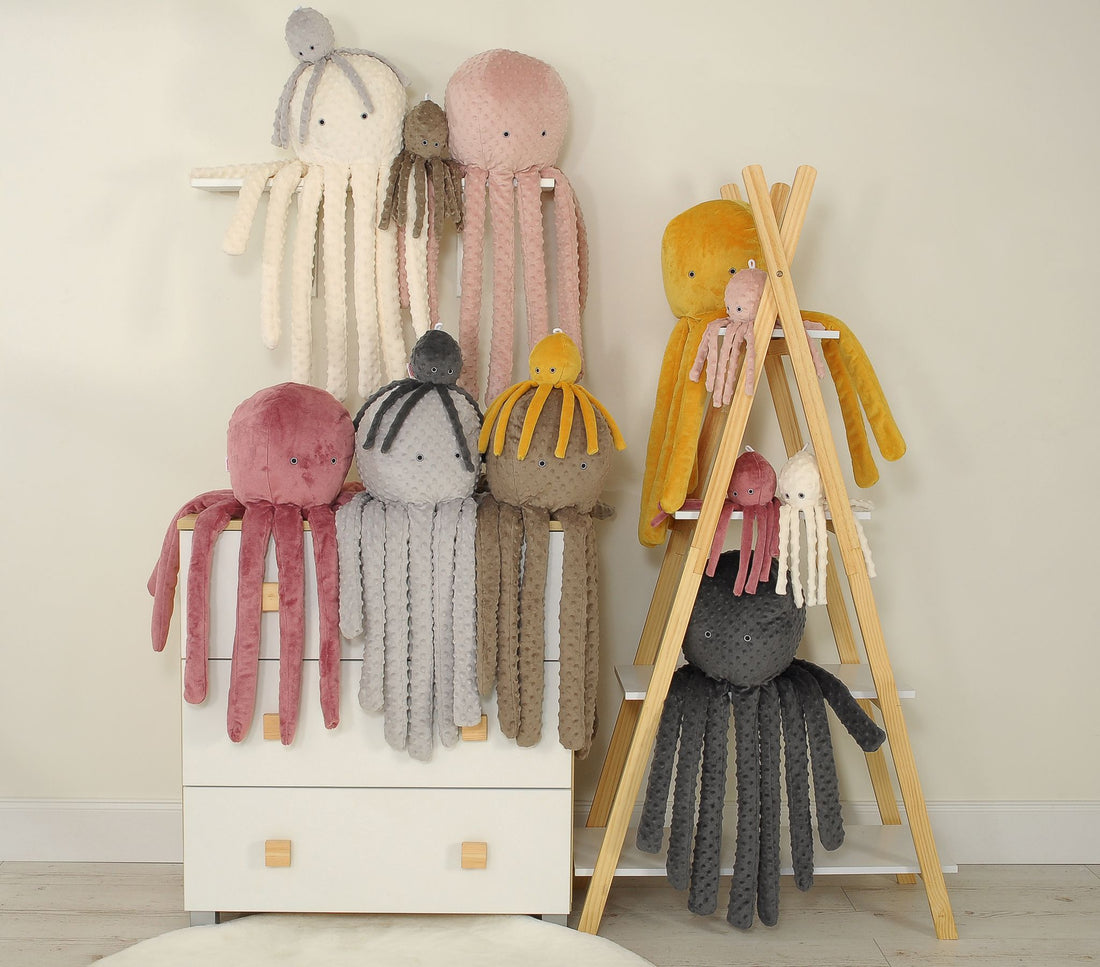 Weiches Oktopus-Kuscheltier – braune Rassel – sicherer Minky-Fleece für Babys