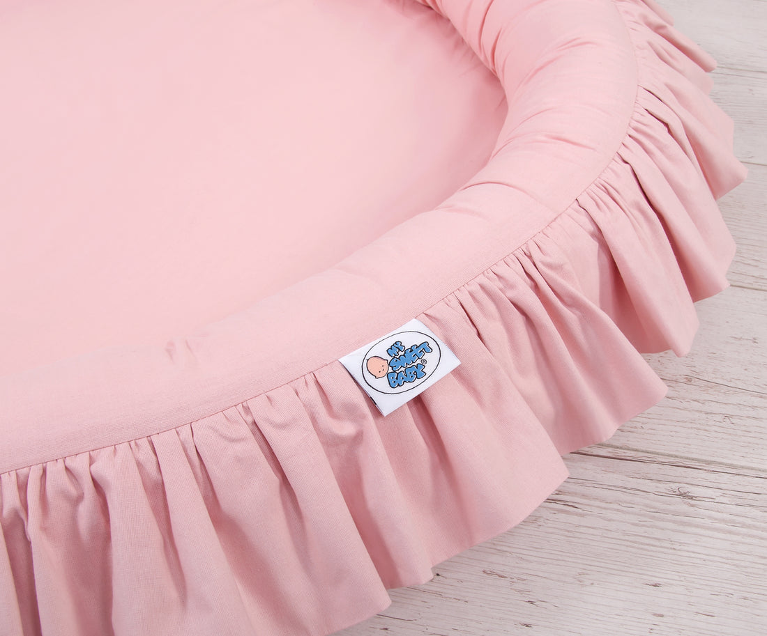 Babybett mit Rüschen – Bodennest – antiallergisch und waschbar, pastellrosa, 90 cm