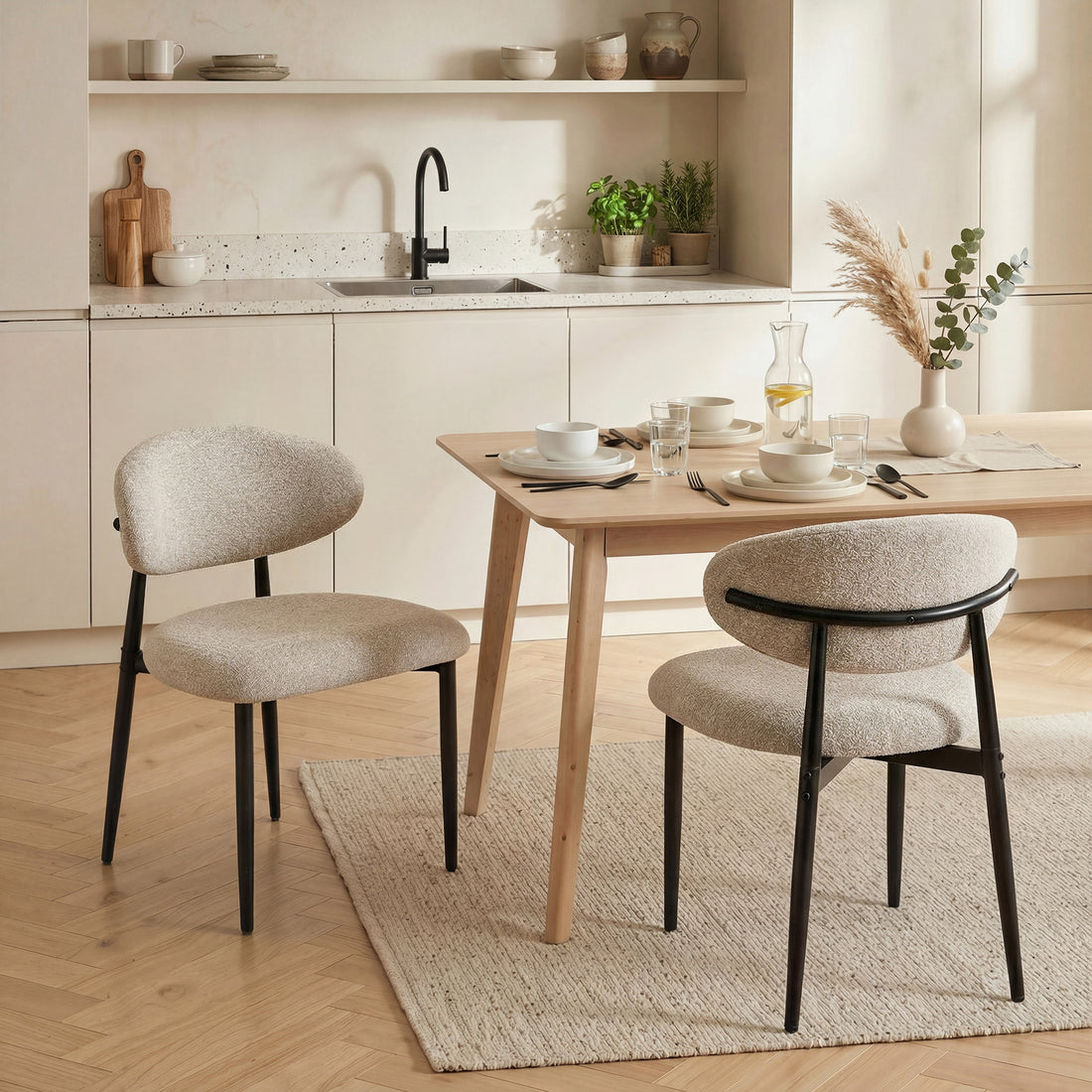 Gepolsterde eetkamerstoelen, set van 2 | Kleur: Beige | Afmetingen: 58x58x77 cm