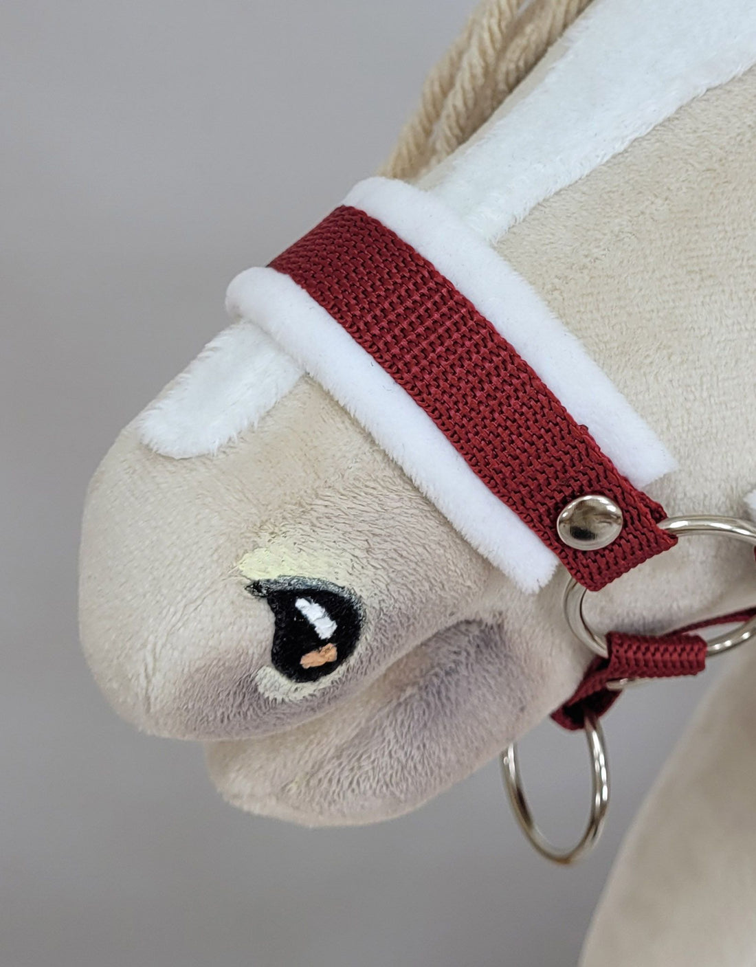 Verstelbaar halster Hobby Horse A3 – paardenhalster – extra zacht wit bont, comfortabel