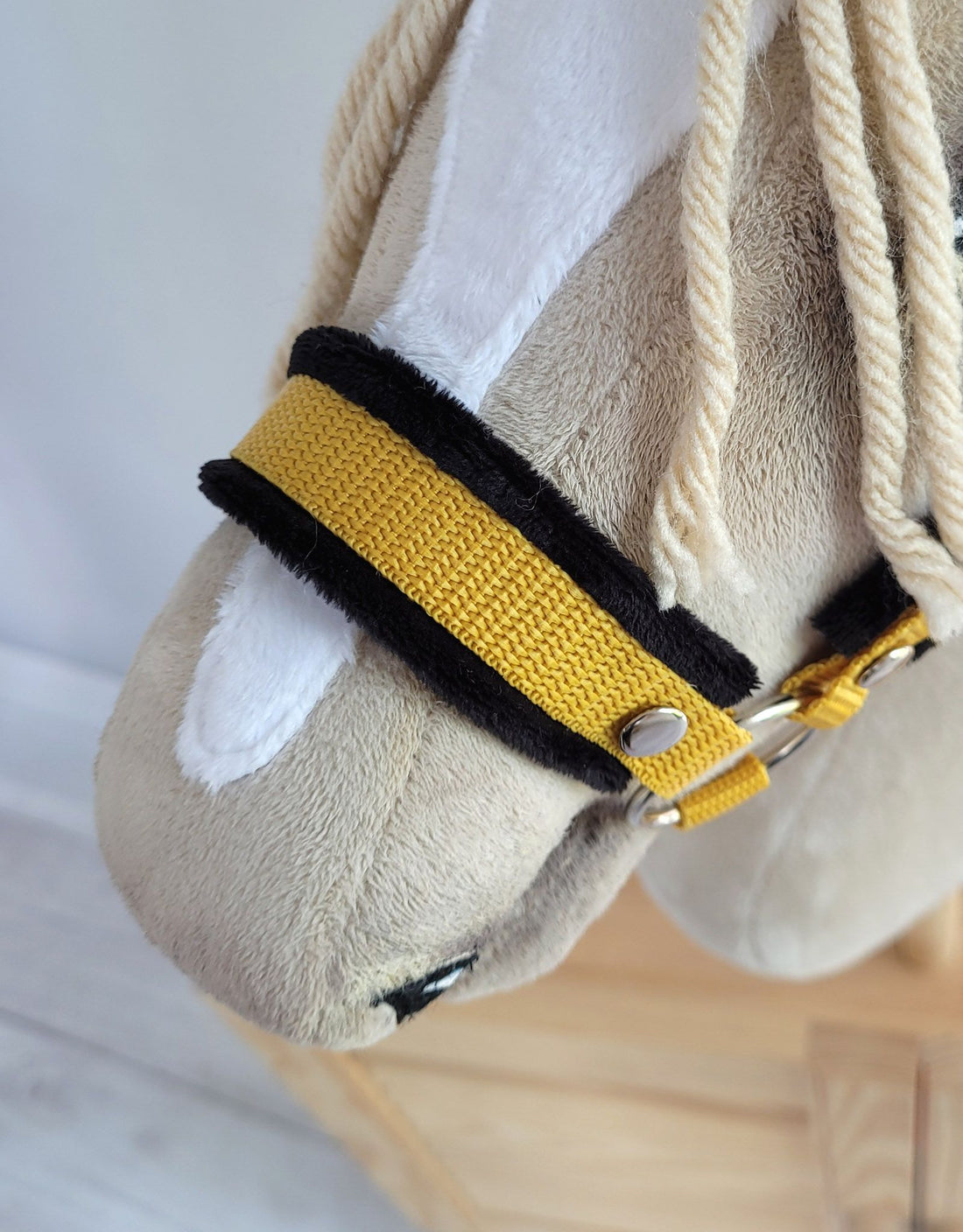 Verstelbare halster, hoofdstel - perfecte pasvorm en zacht bont voor Hobby Horse A3