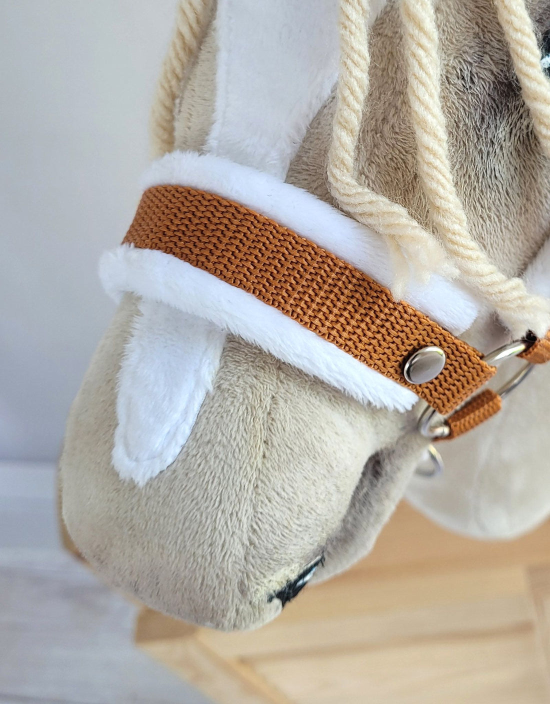 Verstelbare halster, paardenhalster, extra comfort met witte bontvoering, maat A3, gember