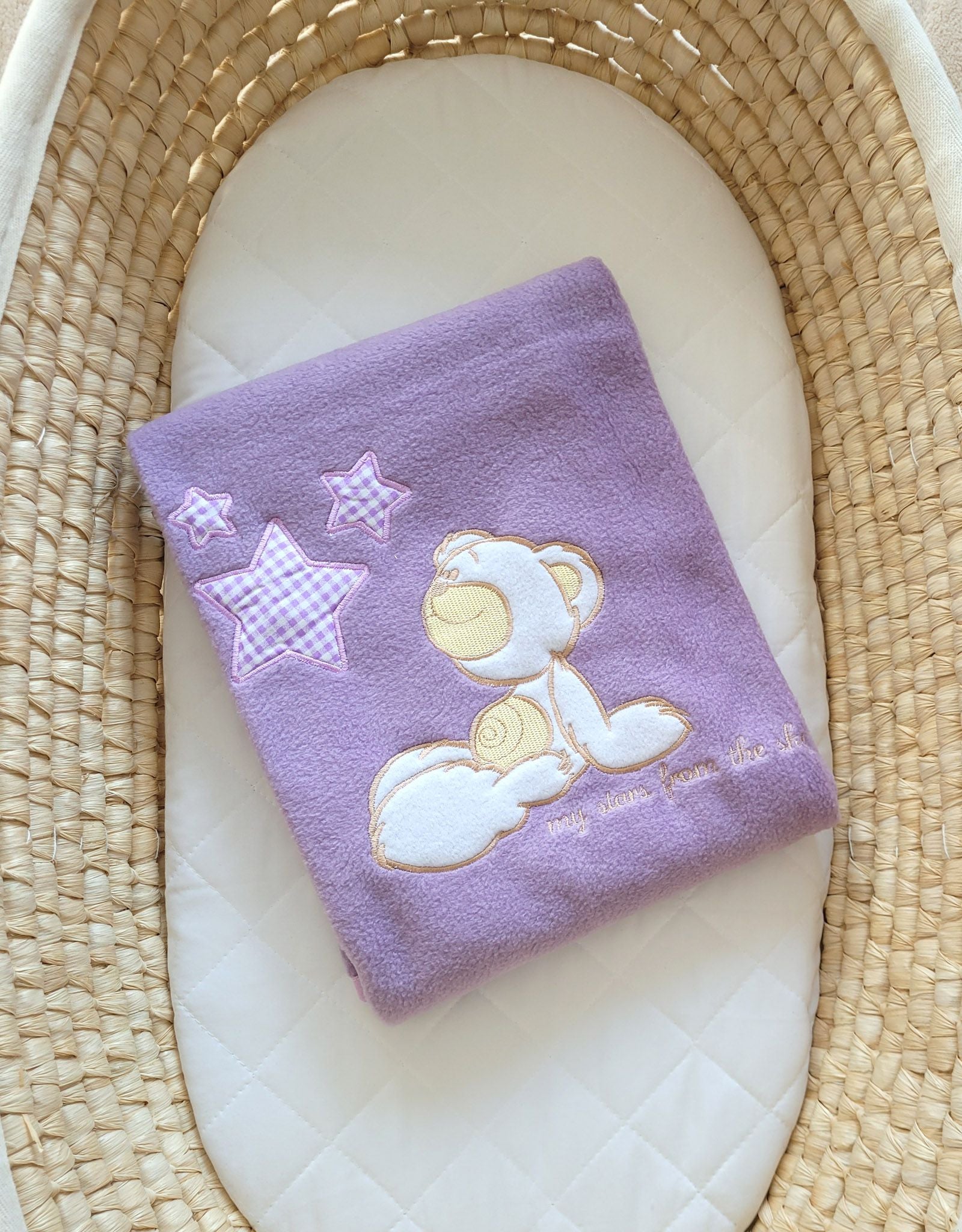 Babyddeken, fleece deken, extra zacht en warm – Carlo Teddybeer met sterren lila, 70x100 cm