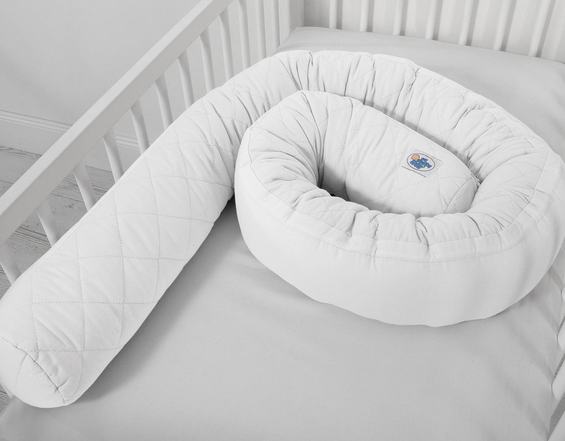2-in-1 baby nest cocon - slangenkussen bumper - ademend en veilig slapen