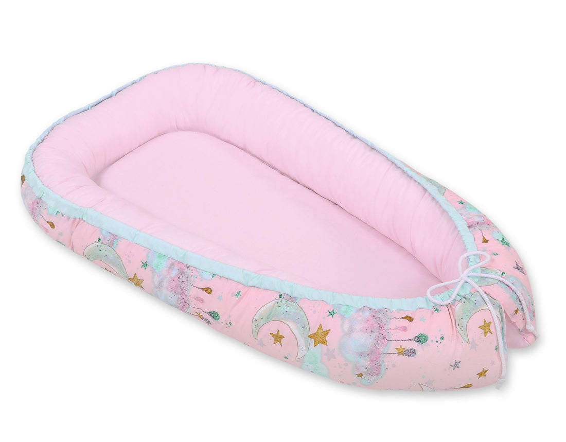 Baby nest, cocoon, tweezijdig en ademend – Oeko-Tex katoen – BOBONO Moons Pink
