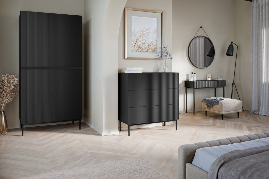 Nicole ladekast 3 lades - Modern mat zwart design | Kleur: Mat Zwart | Maat: 100x105x45 cm