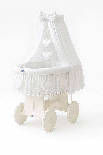 Wicker wiegje - handgemaakt babybedje - duurzaam en comfortabel met wit beddengoed