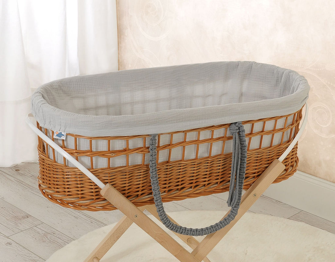 Wicker mand - boho mozesmand - ademend & handgemaakt met standaard en muslin voering, grijs