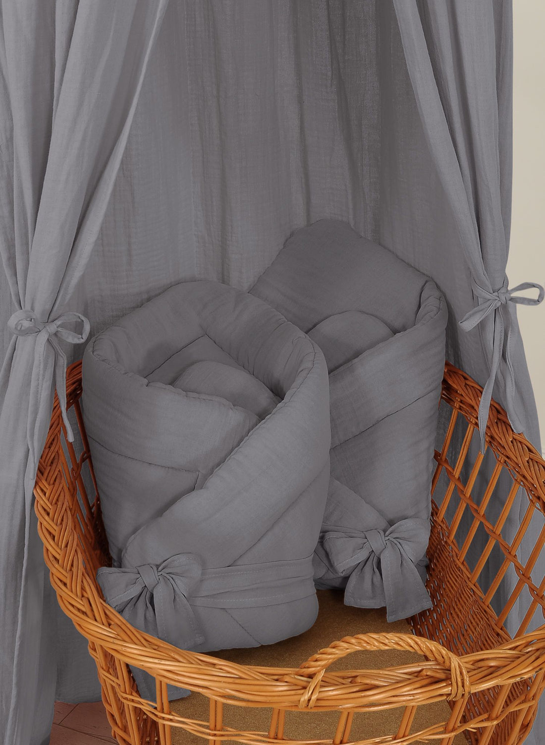 Muslin babynest - spjälsängsnest - andningsbart bomullstyg för trygg och säker sömn