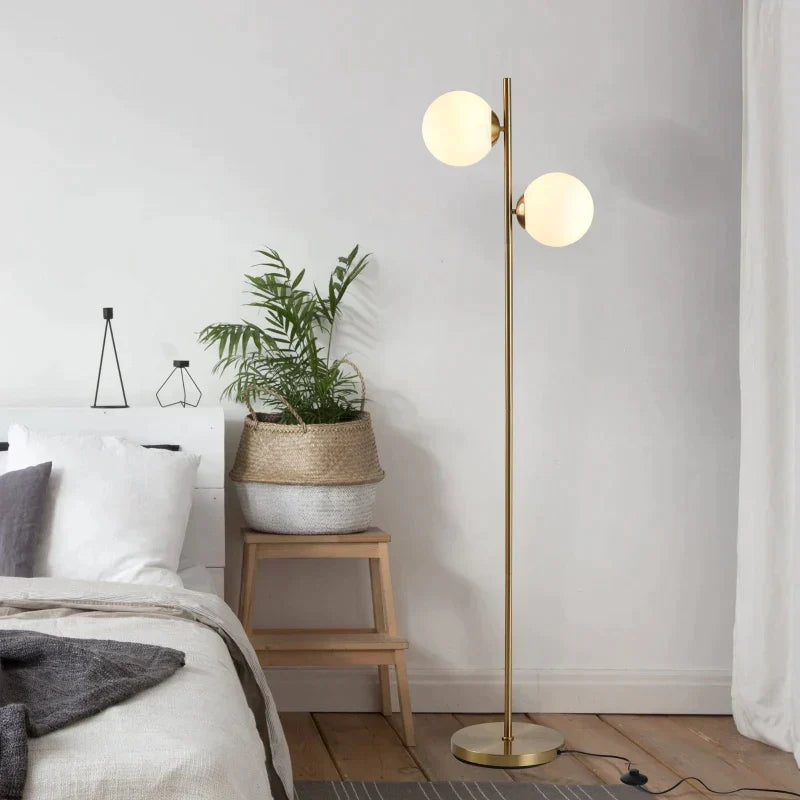 Vloerlamp met 2 glazen kappen | Kleur: Goud, wit | Afmetingen: 28x39x165 cm