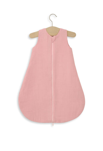 Muslin babysovpåse – sommarsovpåse – andningsbar bomull – 0-6 månader – pastellrosa – TOG 1.0
