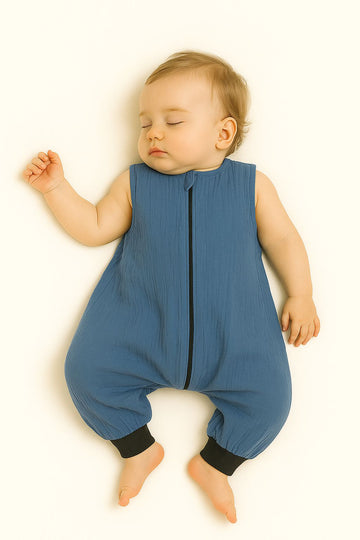 Baby slaapzak met benen - zomerslaapzak - ademend katoen, comfortabel en veilig, pastel blauw