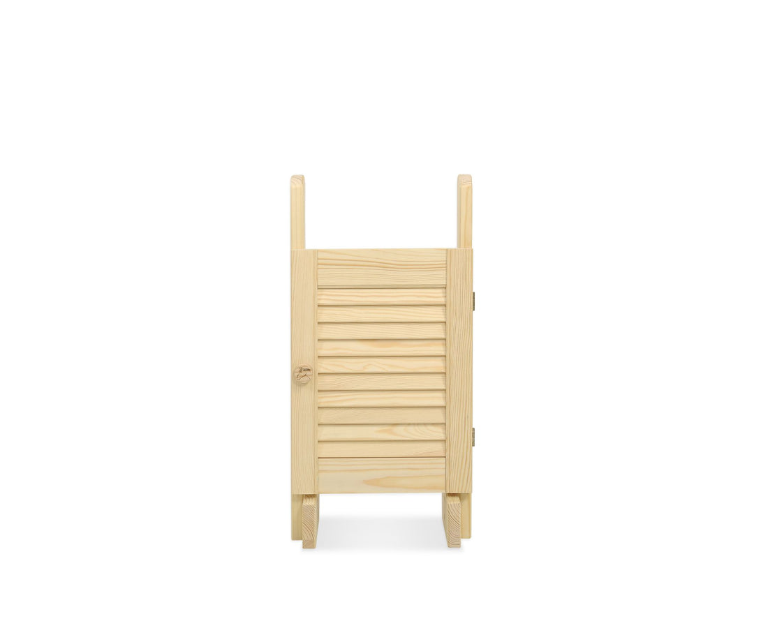 Stort hobbyhäststall i trä - hästbox - slitstarkt massivt trä, med praktiskt förvaringsutrymme