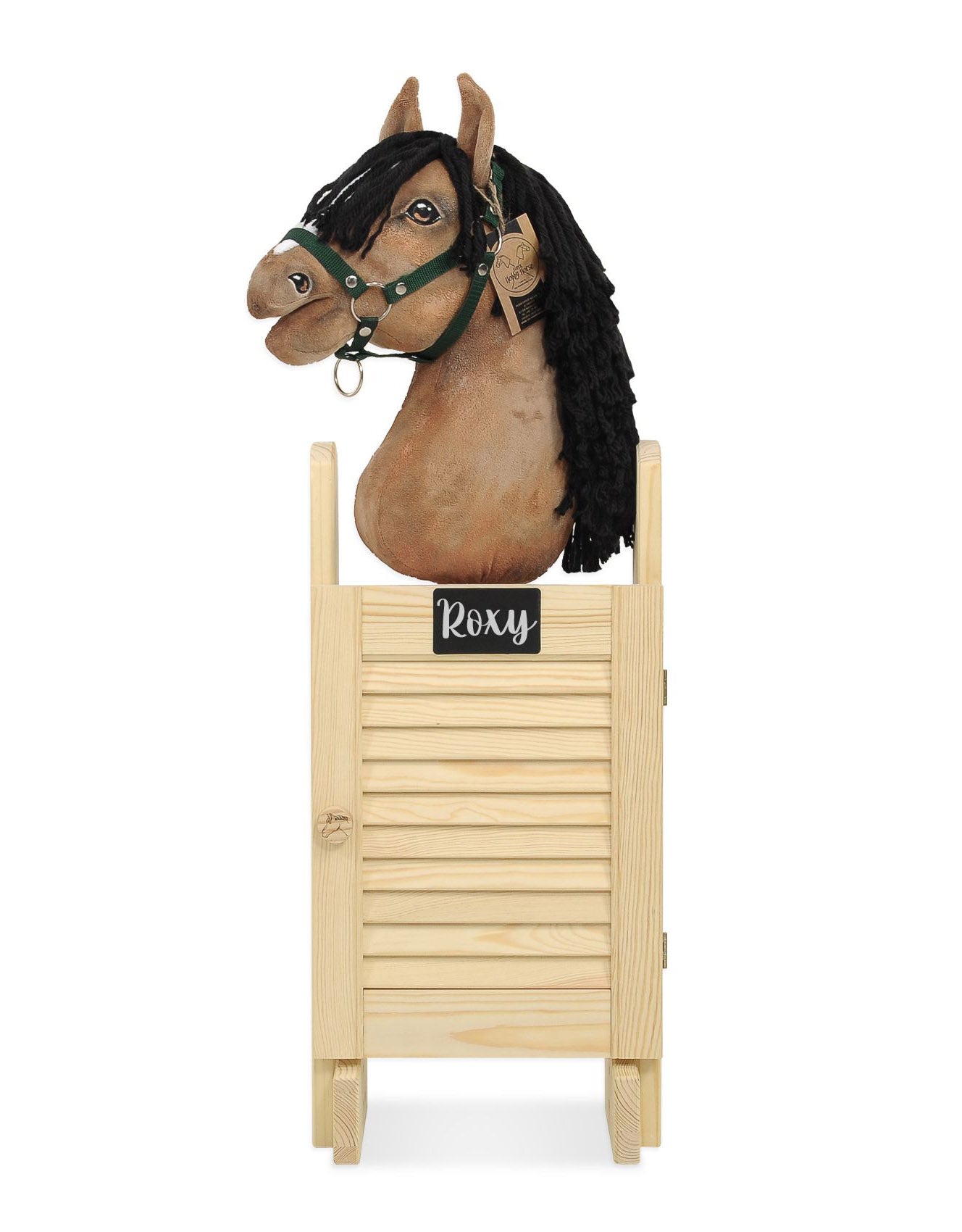 Stort hobbyhäststall i trä - hästbox - slitstarkt massivt trä, med praktiskt förvaringsutrymme