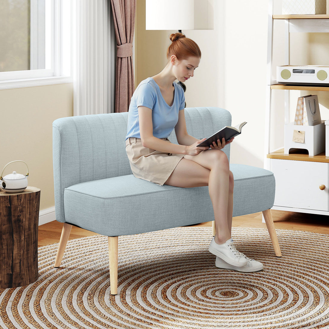 2-zitsbank met zachte bekleding en houten frame | Kleur: Hellblauw | Afmetingen: 117x56,5x77 cm