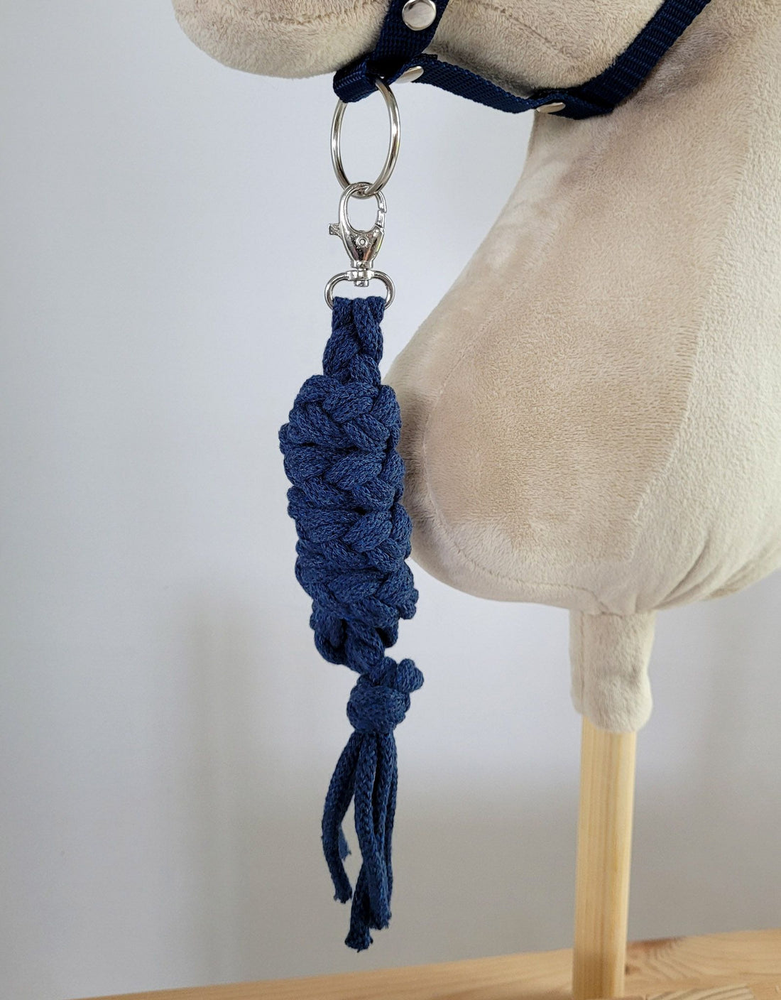 Grimmaset hobbyhäst - grimma + reprem - justerbar och slitstark - marinblå