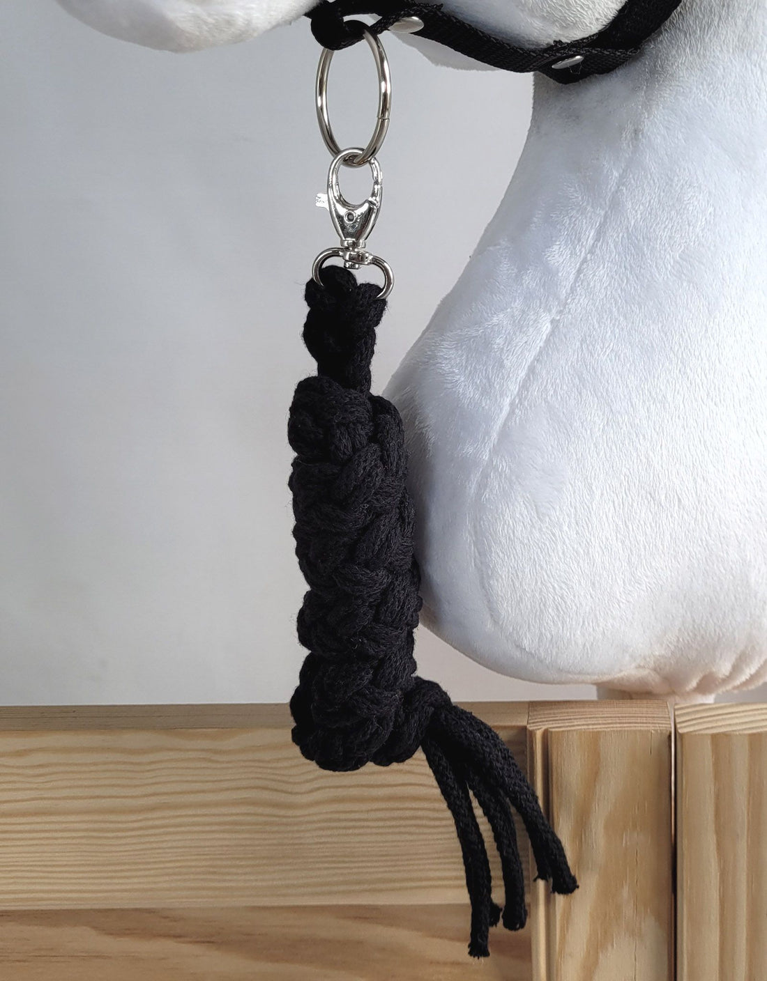 Grimmaset hobbyhäst - justerbart hästträns - bekväm och allergivänlig tygel