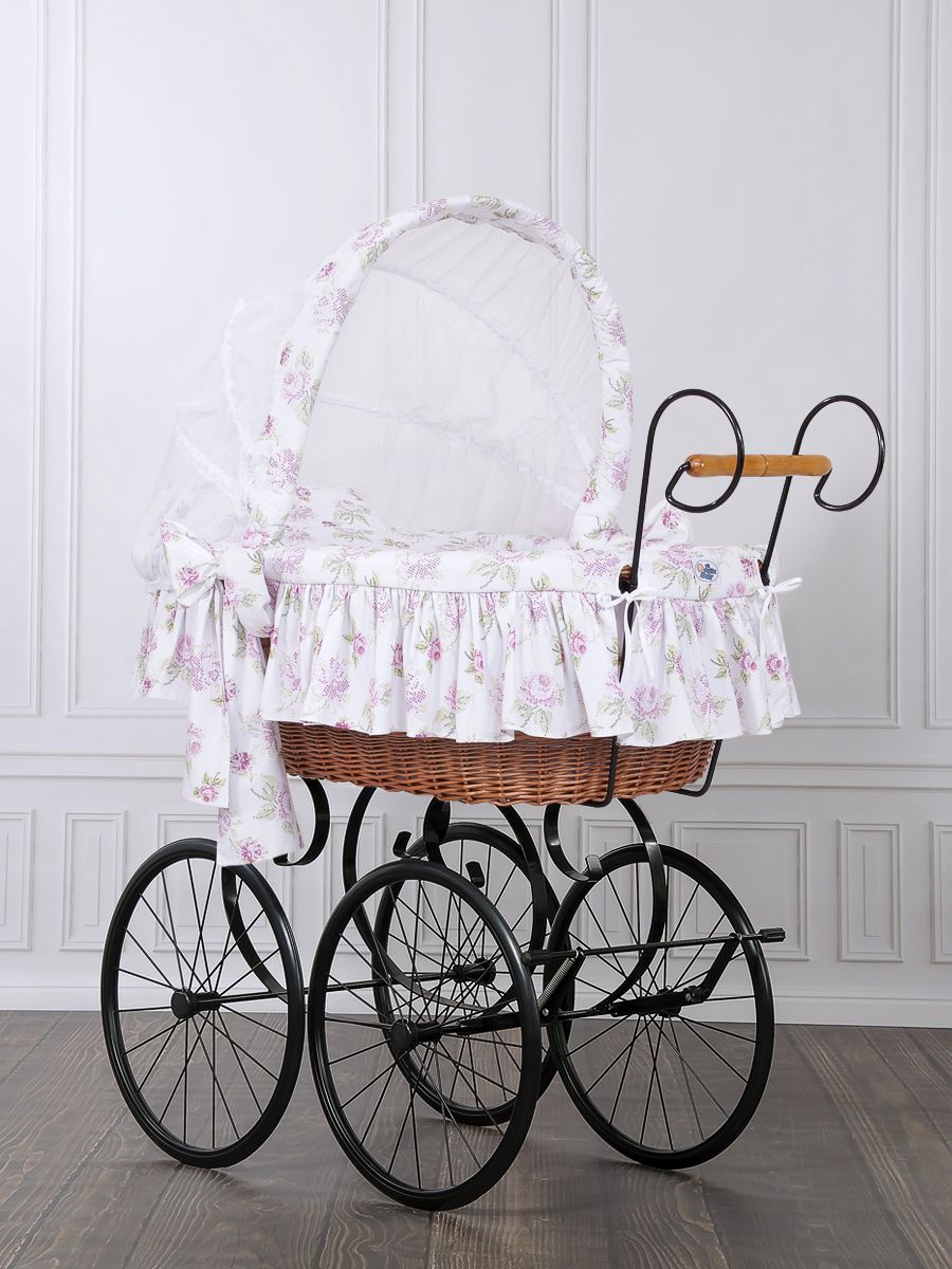 Handgjord spjälsäng i retro rotting – babysäng – andningsbar, allergivänlig madrass, med sängkläder