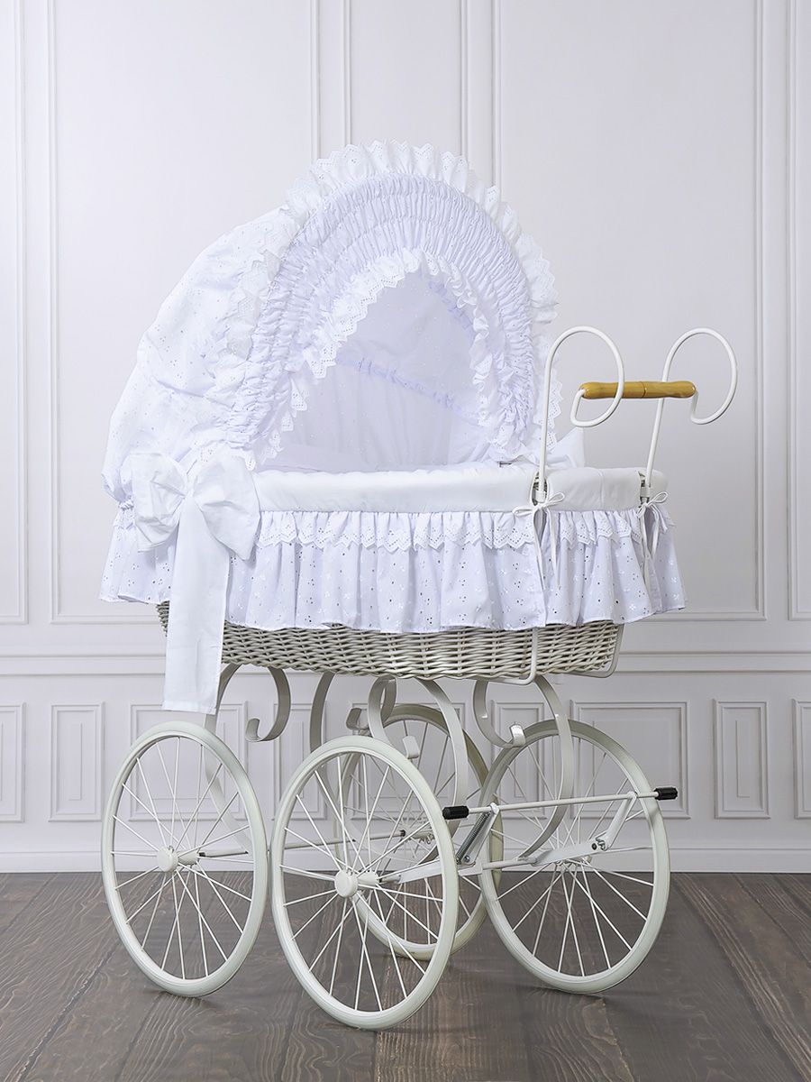 Retro rottingspjälsäng Charlotte - spjälsäng - smidig att flytta med stora gummihjul