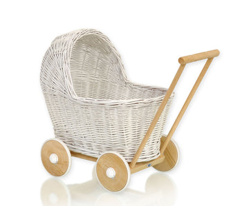 Weißer Puppenwagen – Weidenkorbwagen – aus robustem Buchenholz mit leichtgängigen Gummirädern