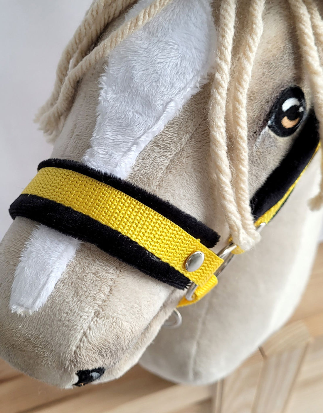 Grimma för hobbyhäst – hästgrimma – justerbar och bekväm med mjuk päls